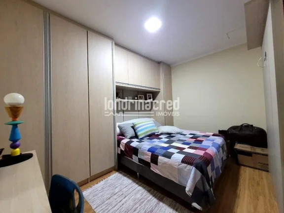 Imagem Casa à venda no Jardim Bandeirantes – 4 quartos (1 suíte), 3 banheiros, edícula, área gourmet e vagas para 3 carros em localização privilegiada de Londrina