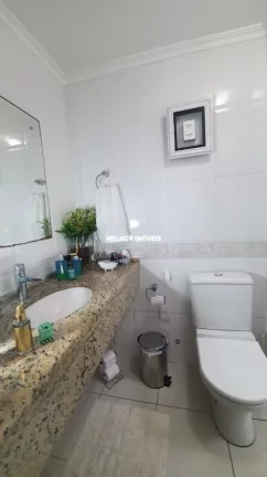 Imagem Apartamento Mobiliado à Venda com 02 Dormitórios sendo 01 Suíte, Sacada com Churrasqueira Localizado na Quadra Mar em Balneário Camboriú - SC