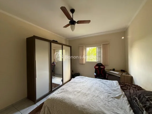 Imagem Esta casa estilo assobradada no Condomínio Itamanbuca oferece excelente distribuição de ambientes...
