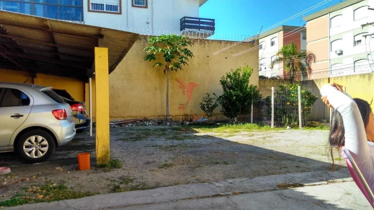 Imagem CASA NO CENTRO PRÓPRIO PARA CLINICA OU MORADIA, Sobrado com estacionamento próprio