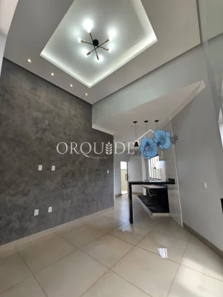 Imagem Imperdível! Casa à venda em Rio Verde-GO, no Residencial Parque dos Ipês, com 2 quartos, 1 suíte, 1 banheiro e 2 vagas de garagem.