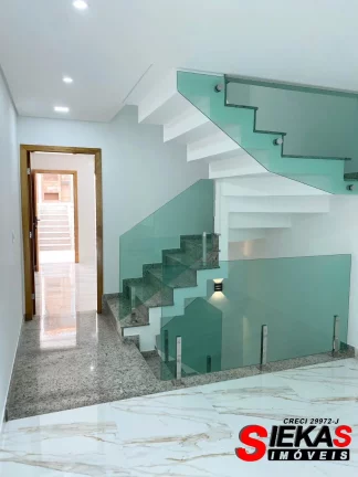 Imagem Imperdível oportunidade de adquirir uma casa de luxo em São Paulo-SP, na Vila Salete! 3 quartos, 3 suítes, 2 salas, 4 banheiros, 4 vagas de garagem e 200m² de área.