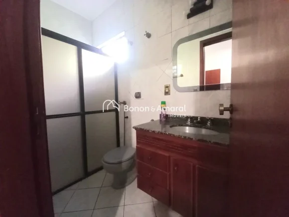 Imagem Este imóvel térreo é ideal para quem busca conforto e sofisticação. Com quatro suítes, todas e...
