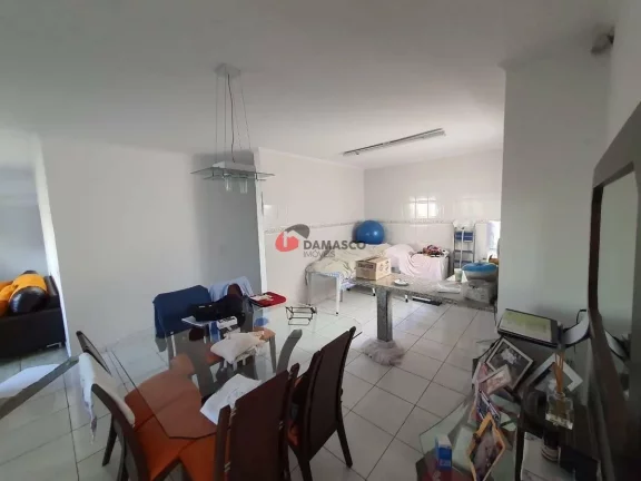 Imagem Casa à venda com 3 Quartos, 3 Suites, 3 Vagas, 751M², Utinga, Santo André - SP