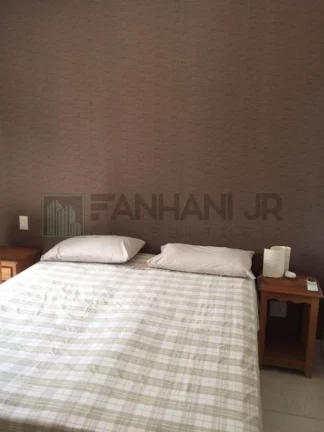 Imagem Venha se encantar com esta deslumbrante casa localizada no exclusivo Condomínio Yacamim, em Ilhabela, que oferece uma vista espetacular para o mar. E