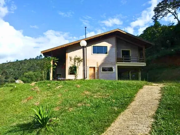 Imagem A Poesia de Viver Entre as Montanhas e o Silêncio.
