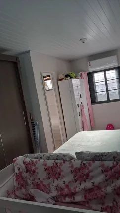 Imagem VENDE-SE ÓTIMA CASA COM 03 BANHEIROS SENDO 02 SUITES E EDICULA