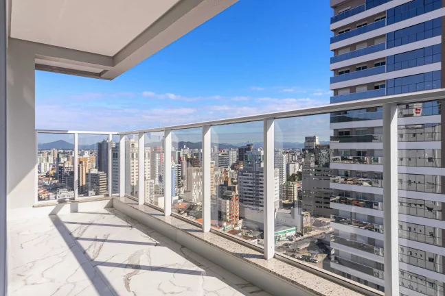 Imagem Apartamento com 3 suítes e 3 Vagas de Garagem no Centro Itajaí/SC