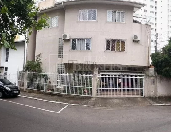 Imagem Casa no Bairro Pioneiros com 3 dormitórios 2 vagas de garagem