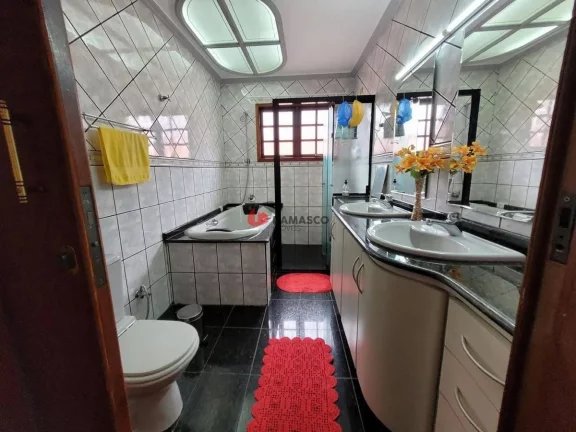 Imagem Sobrado à venda 3 Quartos, 2 Vagas, 187M², Campestre, Santo André - SP