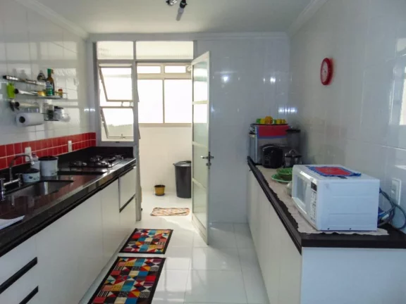 Imagem PRAIA DE PITANGUEIRAS, 100 M² DE ÁREA ÚTIL, VARANDA COM VISTA PARA O MAR, LINDO, TODO REFORMADO, 1 QUADRA DA PRAIA, GARAGEM.