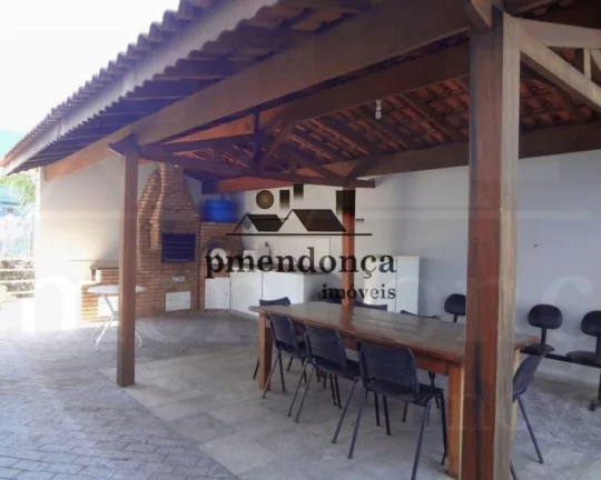 Imagem Apartamento bem distribuído, com living para 02 ambientes, terraço, 02 dormitórios sendo 01 suít...