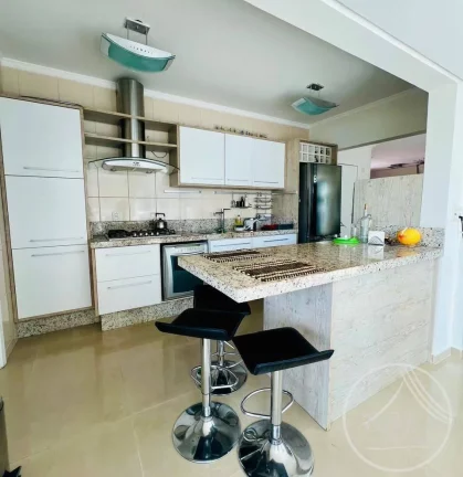 Imagem Raridade em Balneário Camboriú – Um por Andar, 50m da Praia, 3 Suítes!