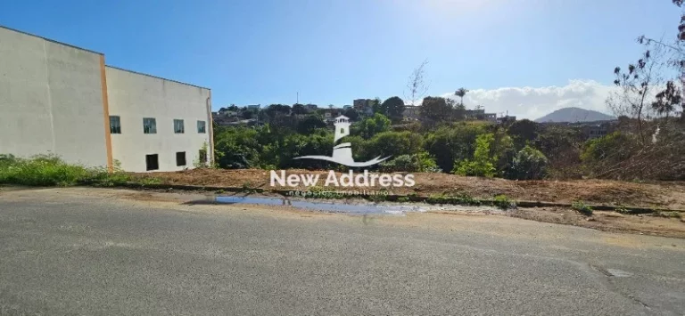 Imagem Terreno de 605m² em São Conrado, Cariacica. Excelente localização para construção ou investimento. Não perca esta oportunidade! Contate-nos!