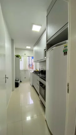 Imagem Apto mobiliado com 1 dormitório e 1 vaga de garagem na Av. Brasil em Balneário Camboriú