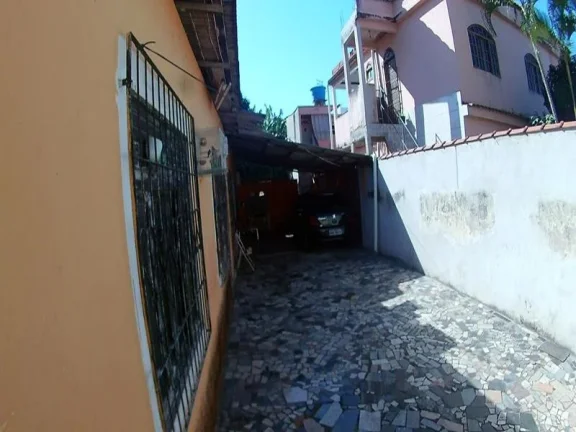 Carapina, Excelente imóvel e com localização privilegiada, área total 510,40 m², próximo a antiga Rinha de galo de carapina, exatamente na Rua Constante Nery. Terreno possui uma excelente area nos fundos propício para depósitos de material de construção,