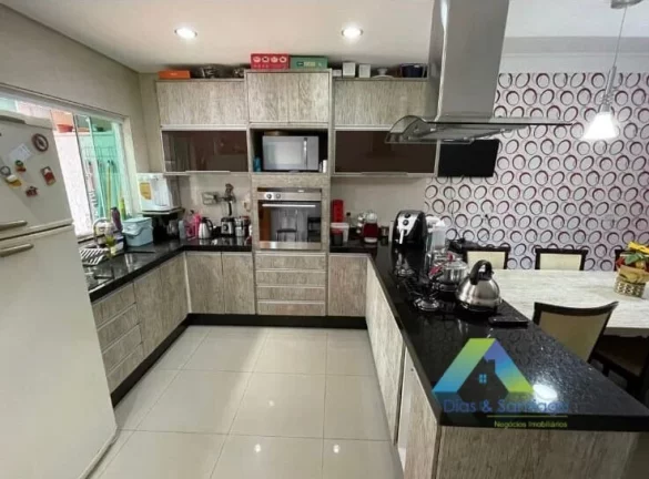 Imagem SANTO ANDRÉ Sobrado 250M², 3 dormitórios, 1 suíte, 4 vagas ótima localização e valor !!!