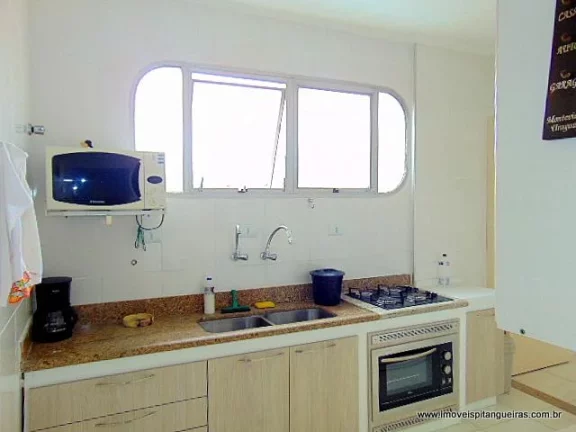 Imagem Pitangueiras - Uma quadra do mar - 135 m² úteis - Garagem.