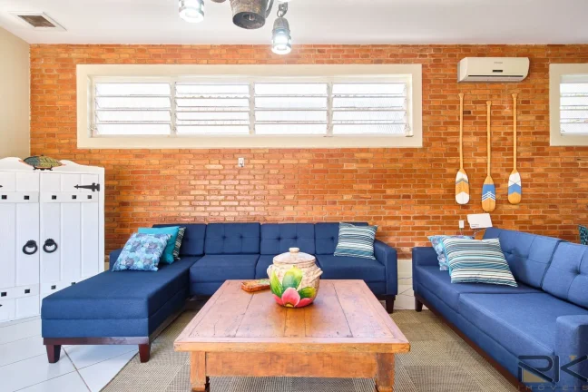 Imagem CASA CENTRO UBATUBA-SP com 3 dormitórios,3 suítes, 1 banheiro social,varanda goumet com churrasqueira,edícula no fundos