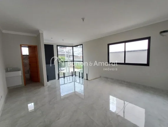 Imagem Linda casa à venda no Condomínio Portal do Jequitibá em Valinhos. 

Este sobrado conta com 3 suí...