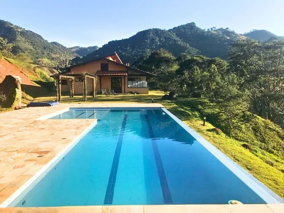 Onde o luxo encontra a serenidade: Refúgio de alto padrão em Sapucaí-Mirim
