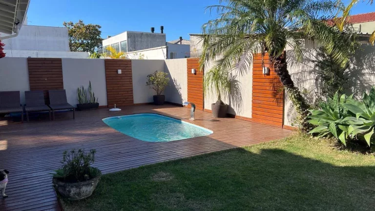Imagem Casa á venda alto padrão 3 quartos, 1 suite centro Palhoça Sc
