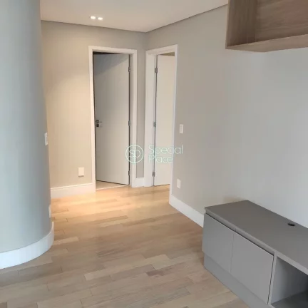Imagem Ótimo apartamento com 198m² em Moema. Living amplo com varanda, salas de estar, home e jantar inte...