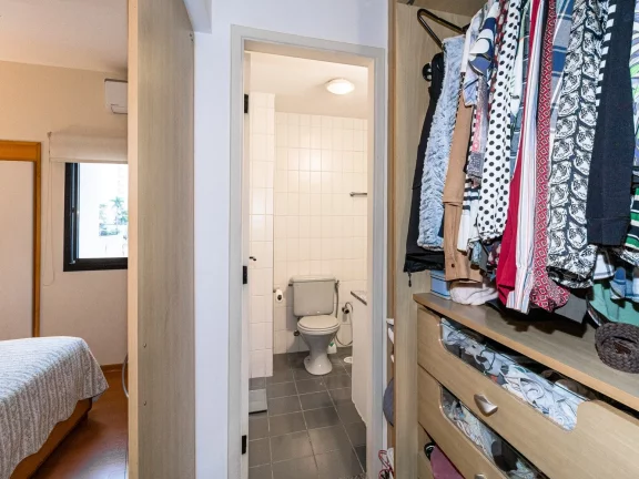 Imagem APARTAMENTO CAMPO BELO 110,00 M ÁREA ÚTIL 3 DORMITÓRIOS 1 DELES SUÍTE LAVABO SALA 3 AMBIENTES LAREIRA COZINHA AREA SERVIÇO 2 VAGAS PISCINA FITNESS
