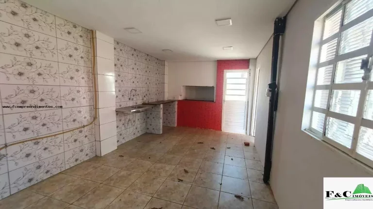 Imagem Casa para Locação em Limeira, Vila Esteves, 2 dormitórios, 1 banheiro, 3 vagas