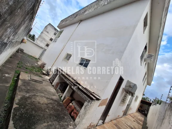 Imagem Casa em Janga Paulista, 3 min. do mar. 5qtos 3sts.3vgs de esquina em oferta