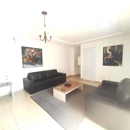 Imagem móvel aconchegante com 2 quartos e 2 banheiros com vaga