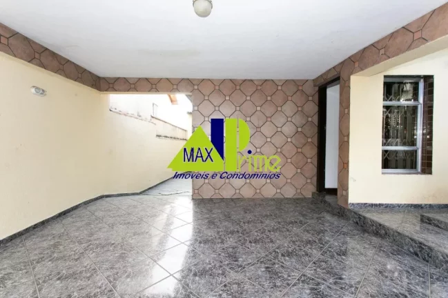 Imagem Casa para locação na Vila Granada, São Paulo-SP: 6 quartos, 1 suíte, 2 salas, 3 banheiros, 9 vagas de garagem, 300m²