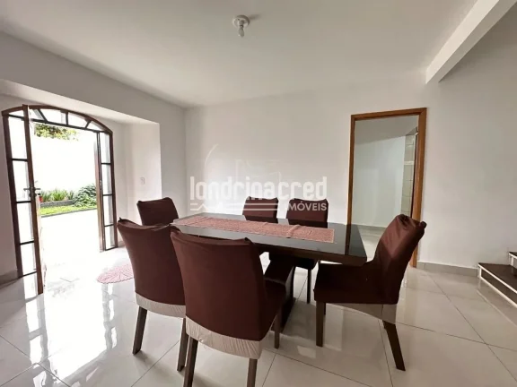 Imagem Casa ampla na região leste de Londrina com 4 dormitórios (1 suíte), piscina aquecida, churrasqueira, varanda e 7 vagas de garagem – Conforto e lazer!
