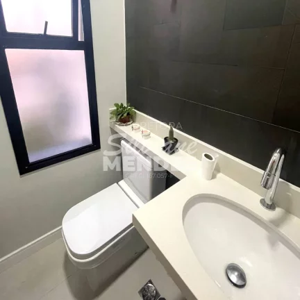 Imagem Lindo sobrado com 3 dorms (1 suíte) e piscina no condomínio Villágio Wanel