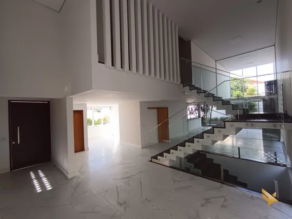 Imagem Sobrado com garagem subterranea e suite com dois closets e banheira