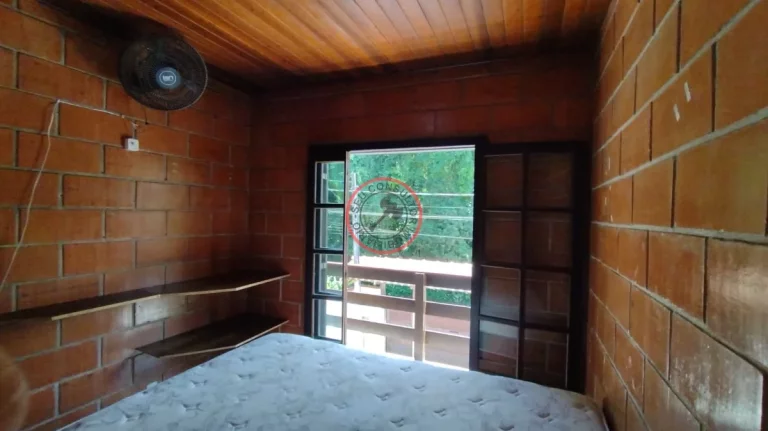 Imagem CASA COM ESCRITURA DEFINITIVA EM CAMBURY, 2 QUARTOS 2 BANHEIROS MESANINO SALA COZINHA AREA PRIVATIVA E VISTA PARA RESERVA NATURAL