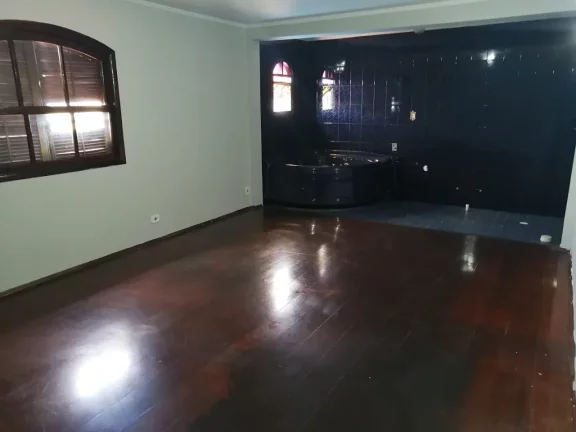 Imagem Sobrado a venda com 3 dorms sendo 1 suíte - Jardim Colonial