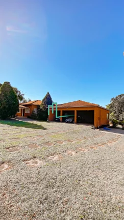 EXCELENTE CHÁCARA NO CONDOMÍNIO TRÊS PORTEIRAS