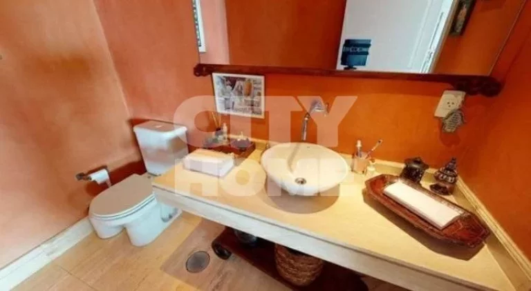 Imagem Excelente apartamento, com vista maravilhosa. Amplo living com lindo piso em madeira e varanda envid...