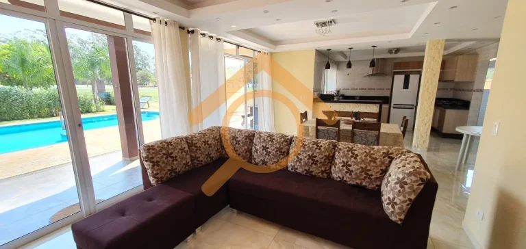 Imagem Casa em Condomínio de Luxo em Águas de Santa Bárbara-SP: 3 Quartos, Suíte, 2 Salas, 3 Banheiros, 4 Vagas, 220m².