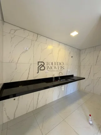 Imagem Casa Triplex de 2 dormitórios com suítes no bairro Tupi - Praia Grande