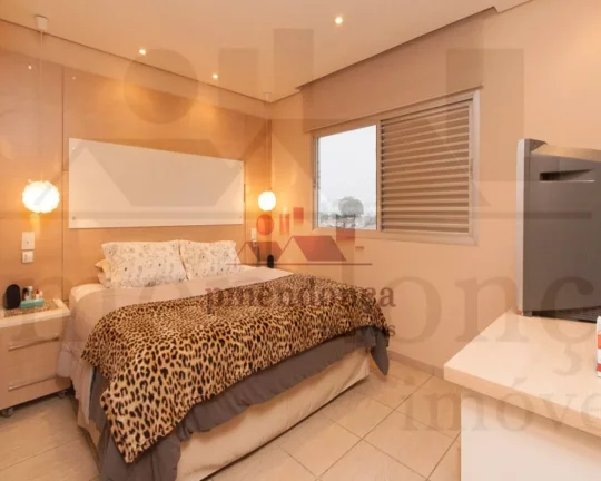 Imagem Apartamento reformado com 2 quartos ( 1 suíte c/ closet ) e 2 vagas, 90m²
