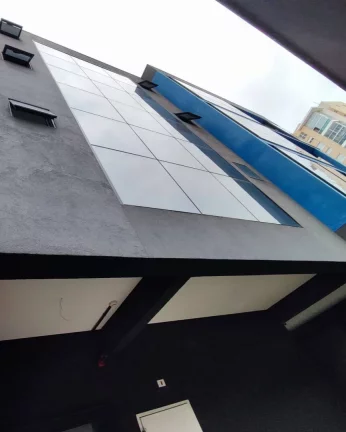 Imagem Prédio Comercial de 150m² com 3 Pavimentos, Elevador e Fachada Envidraçada - Projeto Aprovado para Salas Comerciais.