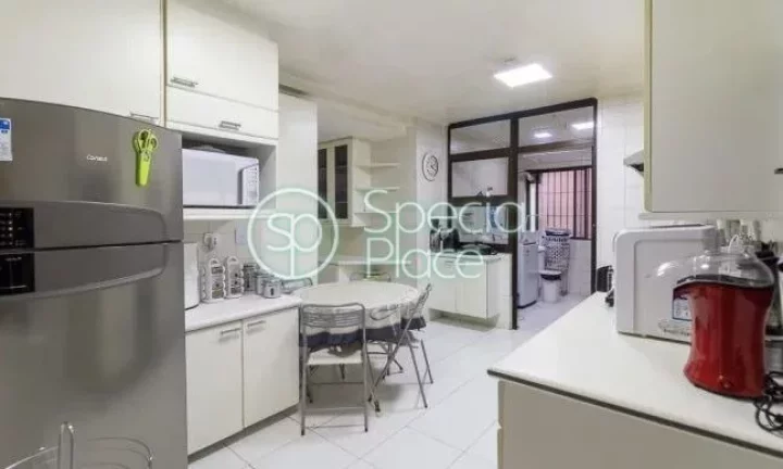 Imagem Oportunidade para reforma em Moema Pássaros Apartamento para reforma com ótima planta, sala bem am...