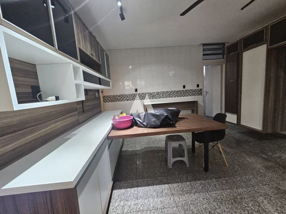 Imagem Sobrado Amplo com piscina e de esquina!