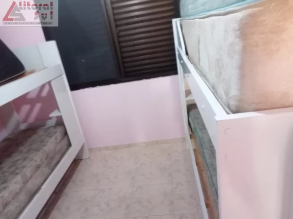 Imagem Casa à venda em Praia Grande-SP, bairro Maracanã: 2 quartos, 1 suíte, sala, 2 banheiros, 1 vaga e 75m² de área. Imperdível!
