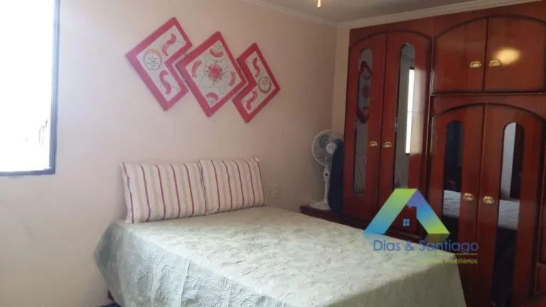 Imagem Lindo sobrado com 3 dormitórios, 4 vagas de garagem em bairro calmo e com amplo comercio nas proximidades, fácil acesso a principais avenidas.