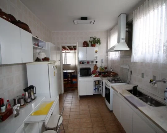 Imagem Apartamento amplo, bem distribuido, com living para dois ambientes, lavabo, 3 dormitórios sendo 1 s...