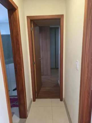 Imagem Vende apartamento de 2 quartos com 70m², incluindo 1 suíte e 1 banheiro social com 3 vagas de garagem.