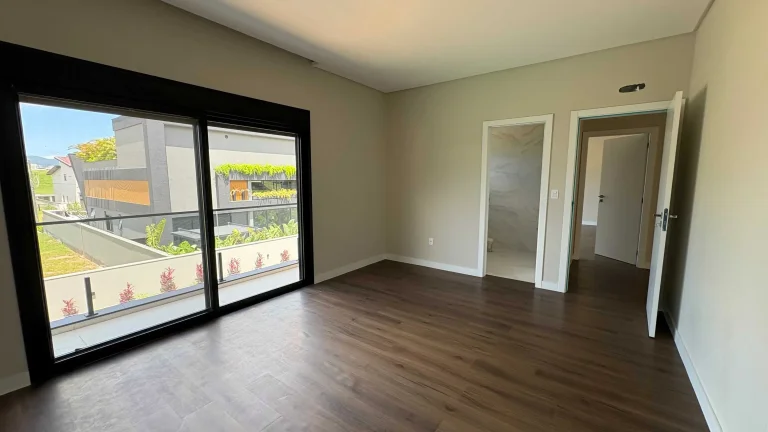 Imagem Casa com 4 dormitórios sendo 4 suítes e 4 vagas de garagem em Camboriú/SC